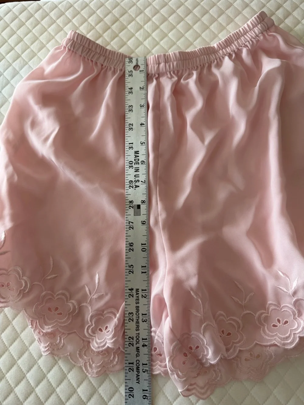 Victoria’s Secret Baby Pink Pajama Set Small Sheer Top Floral Embroidered Shorts - Picture 9 of 9
